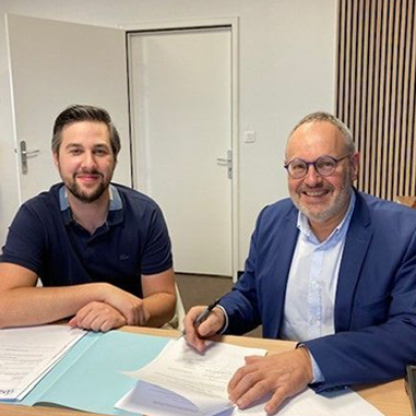 Signature CAIM en présence d'un médecin et du directeur de la CPAM de la Manche